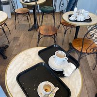 Dirty tables… at Les Frères Blavette in Paris