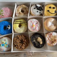 Strawberry and creme, creamy raspberry crumble, vanilla cookie, mr happy, blue cookie, mango passion, raspberry flower, double stuffer rasperry, confetti, chocolate speculoos, chocolate chip and pistace raspberry. at Dunkin' in Goes