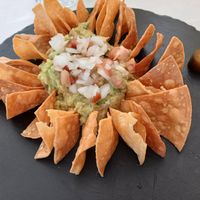 Totopos con guacamole at El Rey in Altea