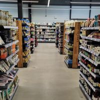 Riesiges Sortiment at Les Comptoirs de la Bio in Quiberon