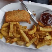 Spring roll with natural chips and barbecue sauce (vegetarian). at Gigi's Chippy Diner in Menorca