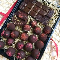 Christmas set of designer vegan chocolate: soft grillage candies (orange and lemon) and chocolate with almonds and strawberries at Julia Greencake in Tula