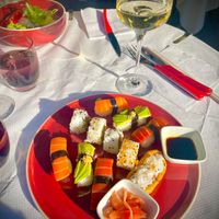 Petit Sushi, Pink Palisade and Albariño   at 123V Browns in London