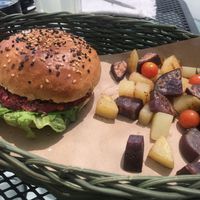 Burger at La Yaqueria in Valladolid