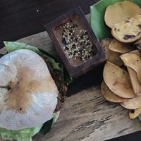 Hamburguesa de yaca  at La Yaqueria in Valladolid