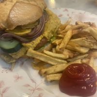 Veggie burger w beetroot pattie, hummus, vegetable chips and other stuff, really nice (:   at Oassis Natural Cooking in Barcelona