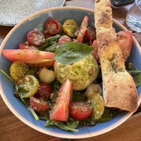 Ensalada de burrata con tomates   at Oassis Natural Cooking in Barcelona