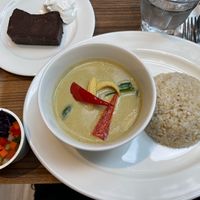 Green curry with chocolate cake at 2foods - Shibuya Loft in Tokyo