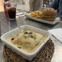 Cannelloni und Burger at PÖTSTOT in Barcelona