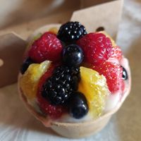 Lemon cream with fruit at PÖTSTOT in Barcelona