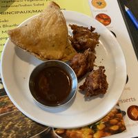 Samosa and Pakoris at Buffet Maharani in Montreal