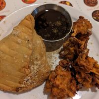 Samosas, palak paneer at Buffet Maharani in Montreal