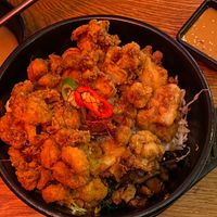Cauliflower wings mit Reis und Erdnusssauce   at Kini in Hamburg