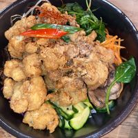 Bibimbap (42) Das gleiche, aber als Topping frittierter Blumenkohl￼  at Kini in Hamburg