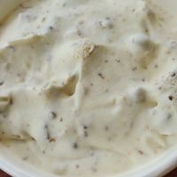 Smores ice cream had nice tasty chunks of everything 😋 at The Beehive Cafe in Berkeley Springs