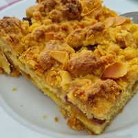 Pfirsich-Streusel at Café Waltenbergstüberl in Seeon