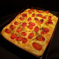 Tomatoes, Rosmarine, Onion, Focaccia from scratch at The Rolling Pin Cooking School in Padua
