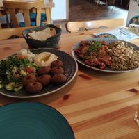 Falafelteller und Gemüsevariation (gegrillt und gekocht) at Projekt Morgenland in Horb Am Neckar