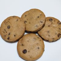 チョコチップクッキー🍪グルテンフリー。
ほのかに香るシナモン味のクッキーはサクッとしていてしっとり感もありチョコチップも沢山でとっても美味しいクッキーです♬ at The Vegan Marshmallooow in Tokyo