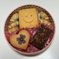 Select vegan tin
so cute I can't believe which is vegan. I recommend to go there!
 at The Vegan Marshmallooow in Tokyo