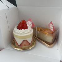 Strawberries and cream sponge. Baked Orange cheesecake    at The Vegan Marshmallooow in Tokyo