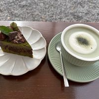 Matcha choco cake & Mugwort Latte.  at Pengohoda - 펜고호다 in Jeju