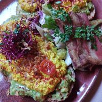 Toast avocado with scrambled tofu at Faire Brunch & Drinks in Barcelona