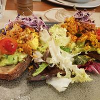 Tofu avocado toast at Faire Brunch & Drinks in Barcelona