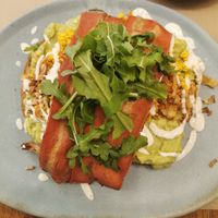 Avocado toast with scrambled Tofu and bacon at Faire Brunch & Drinks in Barcelona