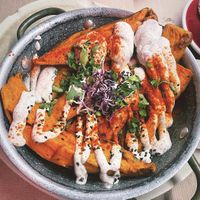 Sweet potatoes with vegan truffles mayo. Sooo good 🤤  at Faire Brunch & Drinks in Barcelona