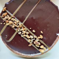 Tartelette chocolat caramel at La Pâtisserie Vegan - Les Saveurs De La Bastille in Liege