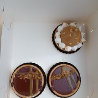 Choco caramel tartlet + praline tartlet at La Pâtisserie Vegan - Les Saveurs De La Bastille in Liege