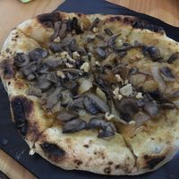Mushroom pizza at DeBru in Lisbon