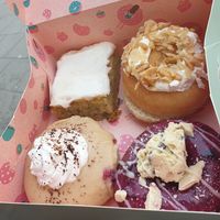 donuts und zitronenKuchen at Kjeks - Schanze in Hamburg