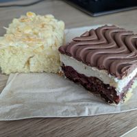 Budderkuchen and Donauwellen at Kjeks - Schanze in Hamburg