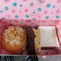 Bienenstich, Schokobrownie, Lemon cake at Kjeks - Schanze in Hamburg