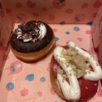 Wir hatten Schwarzwälder Kirsch und Himbeer Cheese Cake  at Kjeks - Schanze in Hamburg