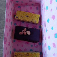 Erdnuss Schoko Riegel und Zitronen Riegel at Kjeks - Schanze in Hamburg