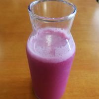 fresh dragonfruit juice at ChūnTiān Qīng Shí 春天輕食 in Hualien