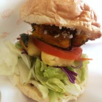 vegan burger with plant-based pattie at ChūnTiān Qīng Shí 春天輕食 in Hualien