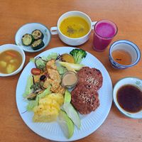 Set meal: veggie patties, salad, tempeh, curry, soup, fresh juice, tea.. . at ChūnTiān Qīng Shí 春天輕食 in Hualien