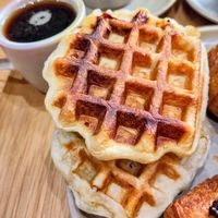 Weekend waffle at Land & Monkeys - Roquette in Paris