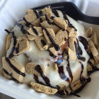 twix cinnamon roll at Cinnaholic in Berkeley