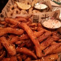 Sweet potato fries and calamari at the back at Mad Mad Vegan - Lavapiés in Madrid