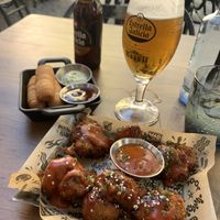 Cauliflower wings and táquenos and beer.  But the calamari is best entrada.  Look at that beautiful beer. at Mad Mad Vegan - Lavapiés in Madrid
