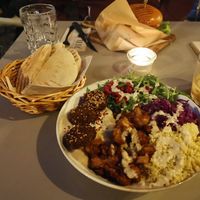 Salat Bowl Lotte mit Fladenbrot at LUUC Café in Karlsruhe