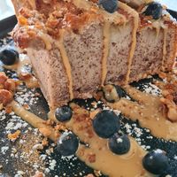 Fine (Bananenbrot mit Erd-/WalnussCrunch at LUUC Café in Karlsruhe