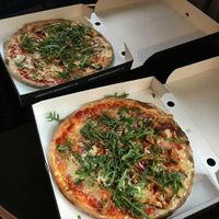Hot Vega Chicken (rechts) & Aphrodite (links) bij Pizza Bosboom Toussaint! 🍕🍕 at Pizza Amsterdam in Amsterdam