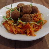 Penne ao sugo com almôndegas at 3 em 1 Alimentos +Saudáveis in Garopaba