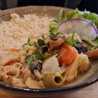 Yassa dish with thai rice at Maison Watson in Angers